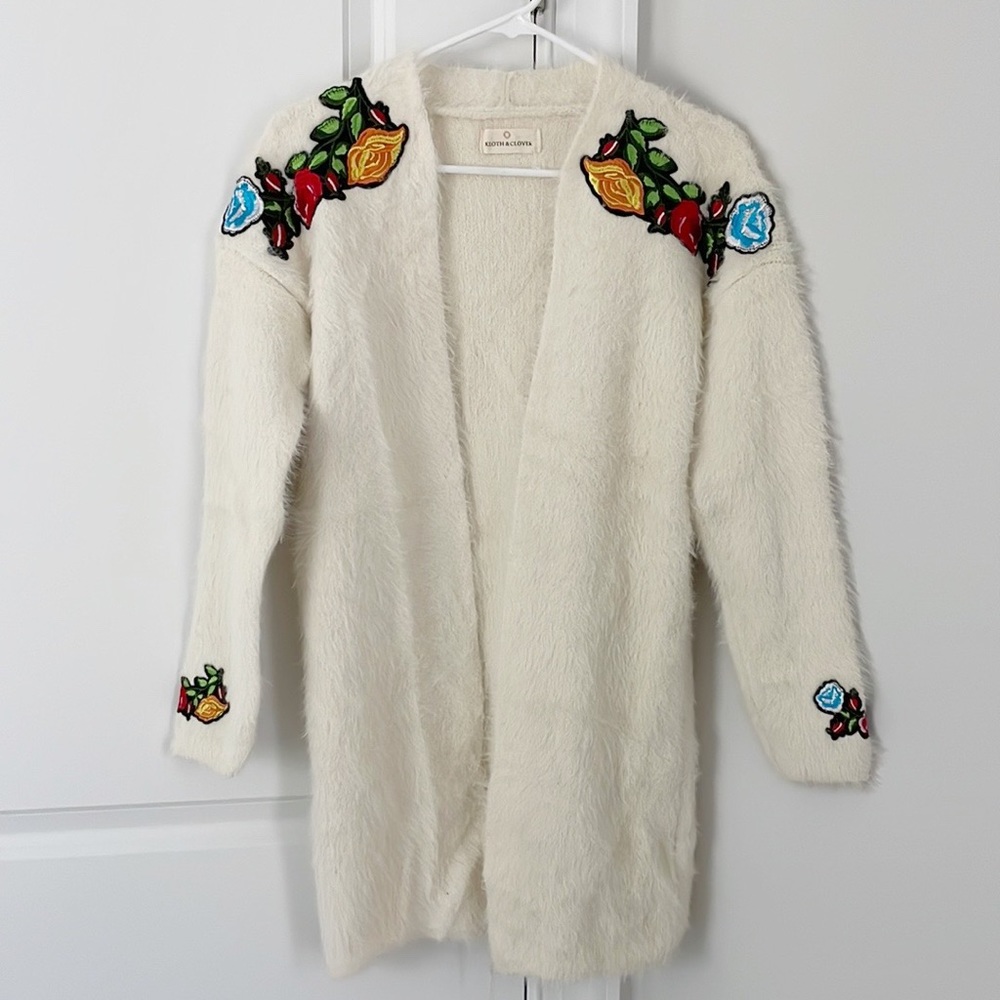 Kloth & Clover White Floral Embroidered Faux Fur Patch Open Front Long Cardigan